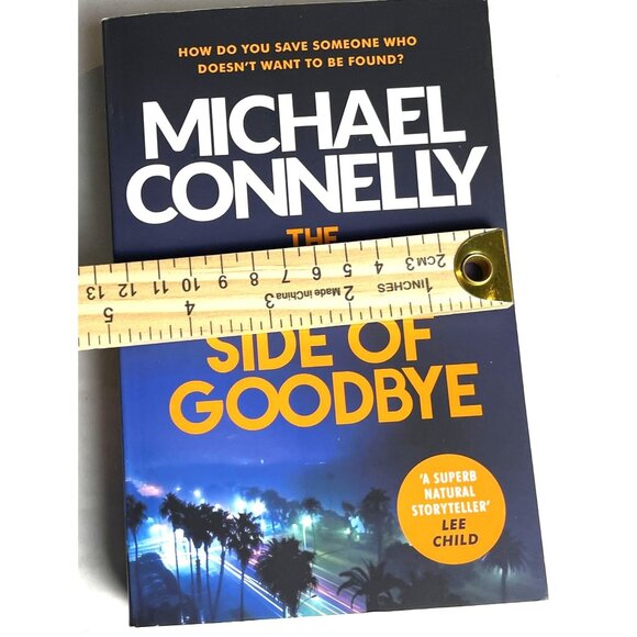 Michael Connelly Book The Wrong Side Of Goodbye 2016 8in x 5in Paperback Novel - Picture 11 of 12